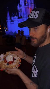 Who else loves funnel cake?🍰 | Jared Leto