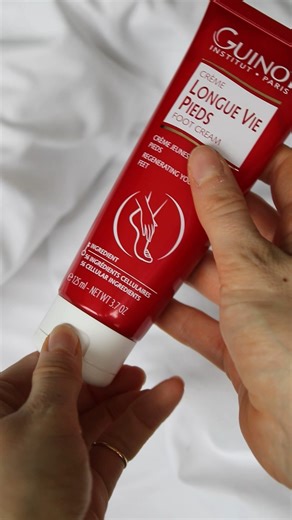 Des pieds doux, hydratés et régénérés ✨ Laura nous partage son coup de cœur pour la Crème Longue Vie Pieds, son alliée pour une peau lisse et confortable jour après jour 👣💆‍♀️ Et vous, l'avez-vous déjà testé ? | Guinot