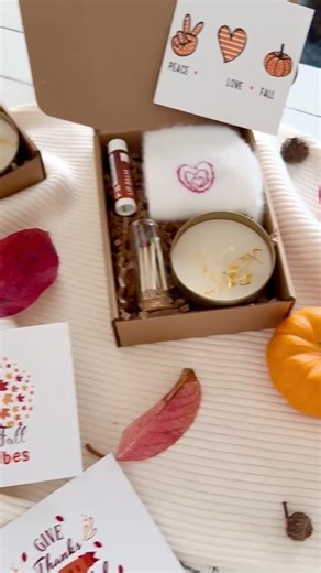 Autumn Gift Box: Soy Candle, Crochet, Birth Flower Card - Etsy