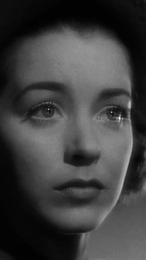 RAW DEAL (1948) An escaped convict (Dennis O'Keefe) flees with his moll (Claire Trevor) and a social worker (Marsha Hunt) he loves. Release date: May 26, 1948 Starring: Dennis O'Keefe, Claire Trevor, Marsha Hunt Director: Anthony Mann Genre: Film Noir / Crime #filmnoir