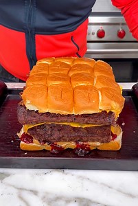 46K views · 350 reactions | Best and only way to make double cheeseburger This is how you can easily make the best cheeseburger perfect for any gathering! original videos by Network Media and Lorenzo M's Original Videos | Lorenzo M's Original Videos | Facebook