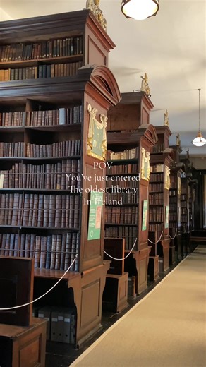 Just few steps from saint patrick cathedral, there’s a magical place. I could sit there for hours. 📍marsh’s library, Dublin. #library #historytime #dublincity #ireland🇨🇮 #travelblogger