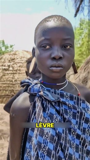 La tribu où la beauté se mesure par la taille des lèvres