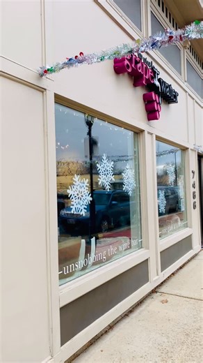 🥶Baby, it’s cold outside! 🔥Warm up with some mulled wine ⏰Makers Market happening 11-7 | Grape Water Wine Bar