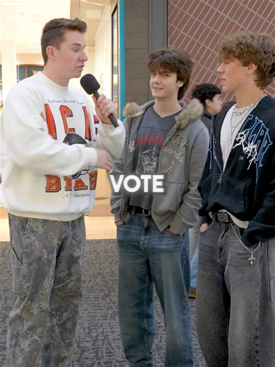 Who do you think won the ouftift challenge? #fashion#manonthestreet #streetinterview