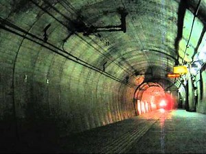 単線トンネル内160km/h高速通過(はくたか)