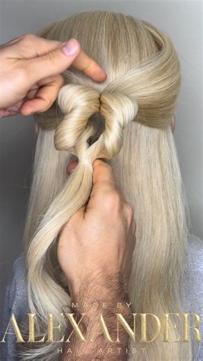 I found the perfect Festive Half-Up Bow for all your holiday parties! It looks like a gift, and it’s surprisingly easy to create. No complicated tools needed, just two strands and a secret bow technique! This is my signature "The Gift-Wrap Hairstyle." – the elegant touch your look needed this season. Want to impress everyone without spending hours in front of the mirror? You found the right place! Your Turn! ✨ SAVE this reel instantly for your next holiday event. TAG a friend who needs this easy