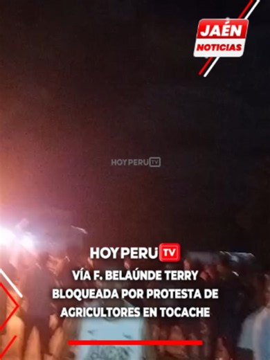 🚨Vía F. Belaúnde Terry bloqueada por protesta de agricultores en Tocache. La carretera Fernando Belaúnde Terry, en el tramo que conecta Tocache con Progreso, Aucayacu, Tingo María y Huánuco, permanece completamente bloqueada debido a una protesta de agricultores. Los manifestantes queman llantas en plena vía y aseguran que la medida de fuerza continuará.
