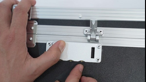 Locking Briefcase, Aluminum Safety Storage Trunk, Hardware Toolbox, Instrument Equipment Storage Box, Rectangle Lock Hard Laptop Case w/ Handle, Briefcases for Men and Women (Black,18.35*13.23*6.46in)