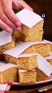 Helgens bästa fika är så klart mazarinkakor i långpanna! Enkel att baka till många utan krångel 😋 Länk till recept i kommentarerna | Godare