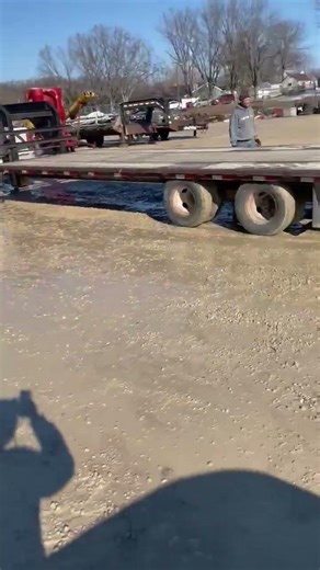 OLIVER 1650 TRACTOR W/ LOADER