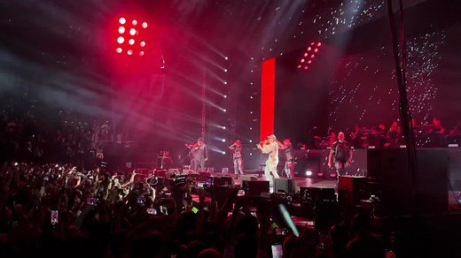 Anoche, anoche soñé contigo…Y así empieza el concierto de Wisin & Yandel este domingo 🔥🔥 Cantando ”Ahora es” 🎤 🎶 | Arena Monterrey