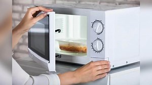 Microwave Negative Effects : अगर आप कर रहे हैं माइक्रोवेव का इस्तेमाल तो जान लें इसके साइड इफेक्ट