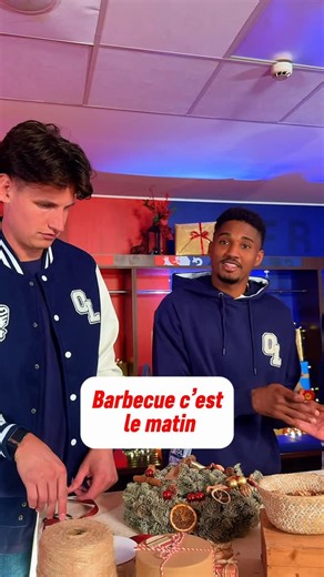 Olympique Lyonnais on Instagram: "Escargots, fondue ou autres… … même nos joueurs n’échappent pas au débat des fêtes ! Nous vous souhaitons un joyeux Noël 🎄 Passez de très belles fêtes 🔴🔵⭐️"