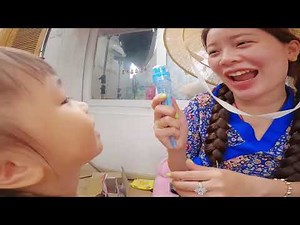 Mẹ Bé Chippy Chippy - ba mẹ bán đồ ăn vặt trước cổng trường -Bé Chippy Siêu Quậy Cùng Ba Mẹ | ,CP