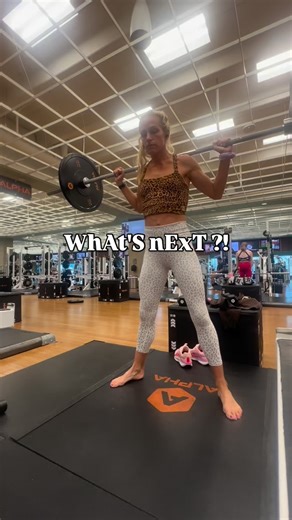 Saige🏃🏼‍♀️Running Coach + Mommin' on Instagram: "Don't feel pressured to figure out WhATs NeXt?! For me, I need some good solid breaks from the structure of training for races. Also, to keep my hormones & metabolic health happy, I always step back from lots of volume for MOST of the year. BUT I do still thrive on structure, so I always go back to the basics and build up what's weak in the gym. Strengthening little weaknesses is always super fun and exciting to me. I also love swi