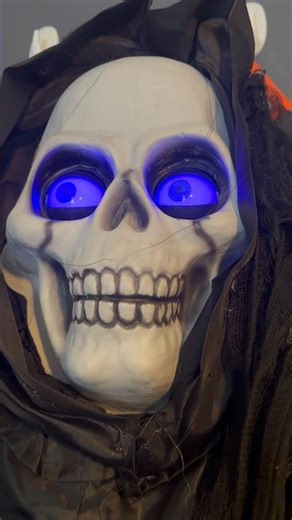 Hanging creepy reaper with moving eyes! #halloween #sunstar #horror