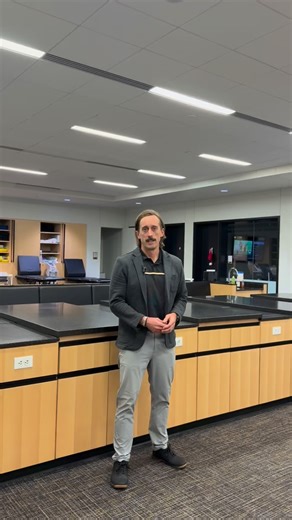 Team physician Andy Peterson, MD, gives a behind-the-scenes look at the athletic training spaces in lowa that help keep Hawkeye Football prepared year-round — even as the team takes the field in Florida for today’s bowl game. | University of Iowa Health Care