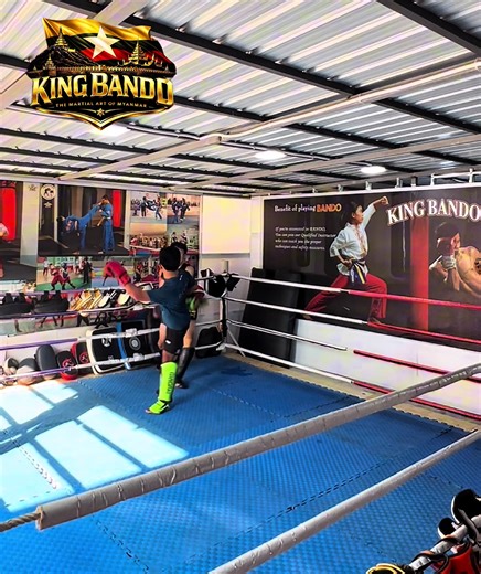 Kickboxing Sparring with Team King Bando