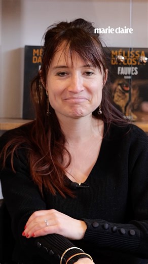 L’autrice la plus lue de France nous dévoile ses lectures 📚🔥 À l’occasion de la sortie de son neuvième roman Fauves (Ed. Albin Michel), Melissa Da Costa revient avec un livre puissant, plongé dans l’univers brut d’un cirque des années 80, et dans la fin d'adolescence tourmentée de Tony, entre violence et désir. Écriture, inspirations et booklist intime : l’autrice se confie dans notre interview “Les Livres et Moi”. | Marie Claire France