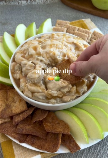 Easy Apple Dip 🥧🍏 This apple pie dip is a super easy no bake dessert made with just 5 ingredients! It tastes just like an apple pie, but without all the work! Serve with fresh apple slices, apple chips, graham crackers and cookies for an easy and delicious fall dessert everyone will love! Enjoy💚 Easy Apple Pie Dip Recipe: - 8 oz cream cheese, softened - 1/2 cup brown sugar - 1 tsp vanilla extract - 21 oz can applie pie filling - 1/2 tsp cinnamon #applepiedip #nobakedesserts #falldessertrecipe