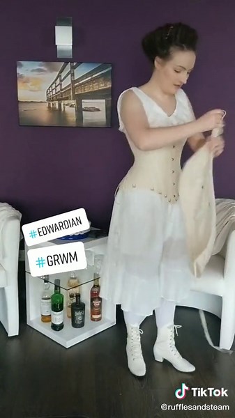Getting Dressed in Edwardian Fashion: Transforming into a Gibson Girl