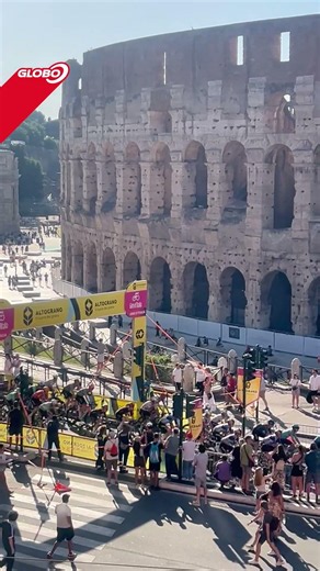 Giro d'Italia davanti al Colosseo