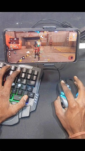 playing free fire on mobile with keyboard and mouse
