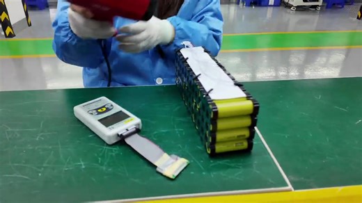 🔋 Captured at our manufacturing facility in China 48V 20Ah Lithium Battery Pack | 13S4P Built with high-quality 5000mAh cells, this battery pack offers stable voltage, strong output, and long service life. ⚡ Specifications Nominal Voltage: 46.8V (48V system) Capacity: 20Ah Max Continuous Discharge: 60A Configuration: 13S4P Cell Rate: 3C 🚲 Applications Electric bicycles | E-scooters | Light EVs | Custom battery packs ✅ Stable performance ✅ Consistent cells ✅ OEM / ODM available #LFP #ChineseFac