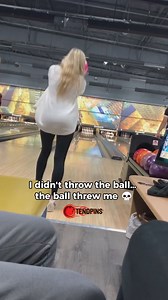 141K views · 1K reactions | When the ball has a mind of its own (Cre: Hailee Snow) #funny #fail #fails #bowlingfails #funnyvideo #bowling #ilovebowling #bowlinglovers #fyp #memes #foryoupage | Tendpins | Facebook
