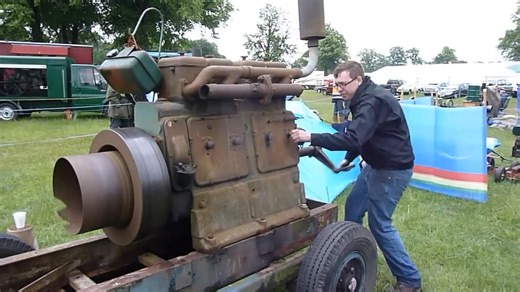 Start of a Lister 4 Cylinder by hand, stationary engine 😱😲 #viralreelschallenge #usaviral #viralphotochallenge #usareels #fb #engineparts #engine #photocontest #enginesound #stationery #fblifestyle | Video created