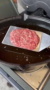 Deep Fried Burger 🍔 Go or NoGo? BBQlicate 🍴 Rezepte 📷 Inspiration 💯 BBQ . #homemade #steak #outdoor #beef #bbq #foodgasm #steak #juicyaf #bestseller #meatlover | BBQlicate