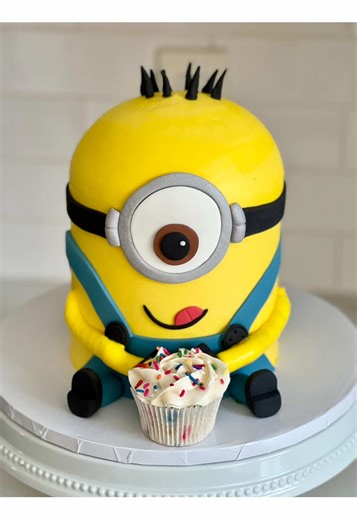 💛 Do you think it’s a fair price for this 3D character cake? Honestly though, if you don’t think it’s fair, I don’t care. What I care about is the quality of my product, my time/talent/energy needed to bring it to life, and customer demand. I will NEVER think less of anyone if they say my cake is out of budget. In fact, I genuinely appreciate this honest feedback! That said, if the design request is in line with my artistic style, I am more than happy to work within a customer’s budget at my mi