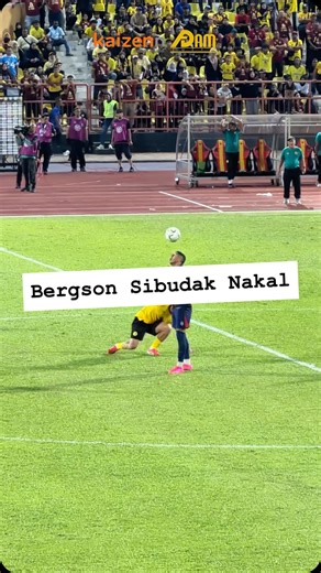 Aksi Bergson dalam perlawanan diantara NSFC 0 VS 1 JDT yang Menghiburkan Peminat Bola Sepak #nsfc #jdt #footballfunny #ligasupermalaysia #fyp | Kaizenn Switch Studio