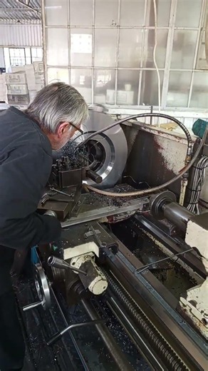 USING MANUAL LATH WITH BORING BAR MOUNTED FOR CONICAL SHAPE IN MECHANICAL WORKSHOP
