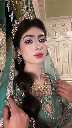 Magic Lamp Unleashed: Jasmine Cosplay in Aladdin's World