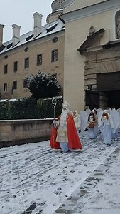 37K views · 2.8K reactions |  Krásneho a čarovného Mikuláša vám prajeme. Nech vám dnešný deň prinesie radosť, úsmevy a kúsok zimnej mágie. ❄️✨ Užite si pokojný večer, sladké prekvapenia a tú pravú predvianočnú atmosféru… a dávajte pozor na čertov!  Video: @bojnicecastle #ThisIsSlovakia #slovensko #milulas | This Is Slovakia | Facebook