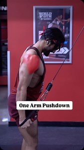 Carve your Body with One Arm Pushdowns ⚠️ . Here are the main form tips you want to MASTER so you can train like a Pro. 🔥 Form Tip #1: Avoid Using an Underhand Grip, Overhand Grip is better, but what’s the best is Neutral Grip as it will allow you to generate the most power in the movement. ✅ Form Tip #2: Avoid Pulling the Weight with your Shoulders, this takes tension away from your Triceps. ✅ Form Tip #3: Instead Grab a Pole your Object you can Push Against so you can be greater stabilized in