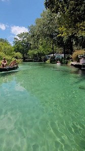 One of Florida's most beautiful places to kayak is the Weeki wachee river 🛶💦🐟 | La Guera