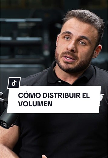 🎙️ NUEVO EPISODIO 🦍 Nuestro gorila favorito, Ángel López (@gorilangel), vuelve al podcast para hablar sobre algo que muchos se preguntan cuando empiezan a entrenar: cómo organizar tu entrenamiento para conseguir un físico top 🔥 En este episodio hablamos de: 🏋️ Cómo distribuir los grupos musculares durante la semana 📈 Por qué los principiantes deberían estimular cada músculo al menos 2 veces por semana 💪 La importancia de aprender primero los movimientos básicos y la intensidad 🧠 Cómo camb