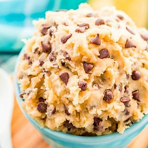 22K views · 52 reactions | This Edible Cookie Dough is an eggless and delicious treat you can make in just 5 minutes! Made with butter, sugar, flour, salt, and chocolate chips! https://www.sugarandsoul.co/edible-cookie-dough/ | Sugar & Soul | Facebook