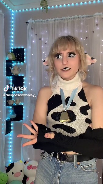 My entire personality changes when i put on the mask 🐮 #cowsplay #cowtent #cowgirl