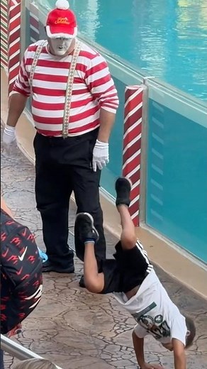 You can’t miss any second 😹 Tom the mime SeaWorld #seaworldmime #viral #funny #comedy #fun
