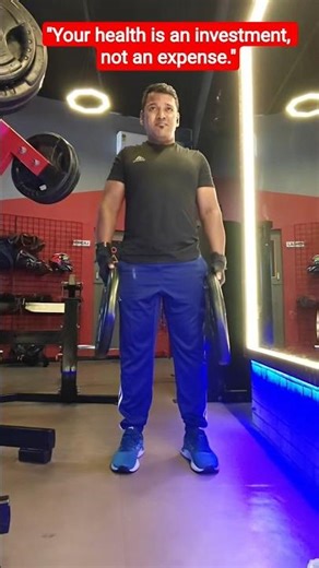 Shrugs workout with plate. It's good for trapezius muscle #shrugsworkout #personaltrainer #fitness