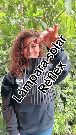 Lámpara Solar Reflex: Ilumina tu Jardín con Estilo