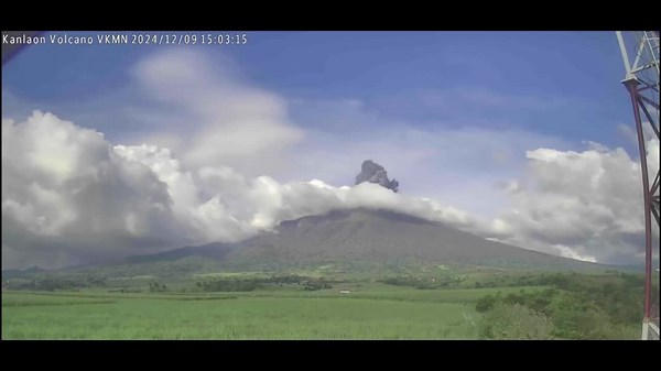 Mt. Kanlaon eruption captured in timelapse footage in Negros Occidental, Philippines