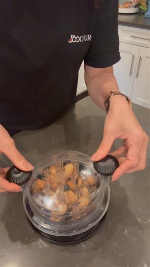 Watch Ukeetap Chicken Shredder Pro Kitchen Tool on Amazon Live