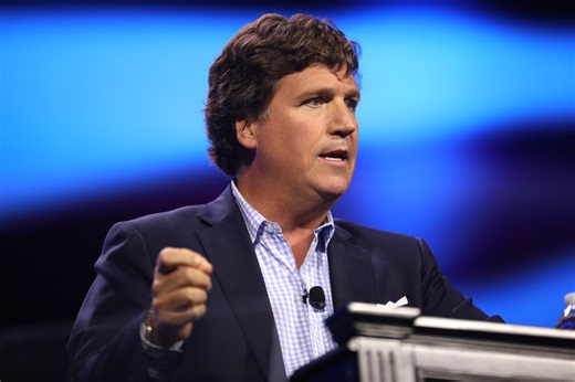 Tucker Carlson asks top economist if Bitcoin will replace declining U.S. dollar