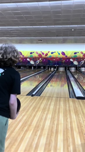 #bowlingtiktok #bowling #fy #fyp #fypシ #qatar #foryoupage #foryoupage @Drea @0m1ls @Mohammed Siam @GOAT🐐