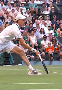 Jannik Sinner incredible Wimbledon point — Play of the Day